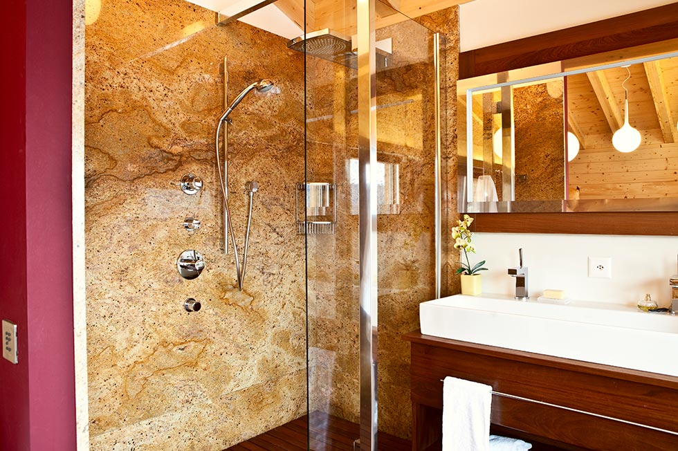Chalet Auriane bathroom with double shower and double sinks