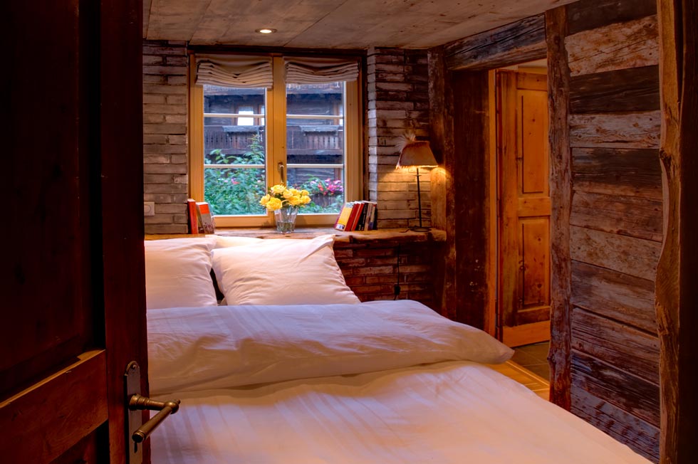 Chalet Heidi bedroom with ancient wooden walls