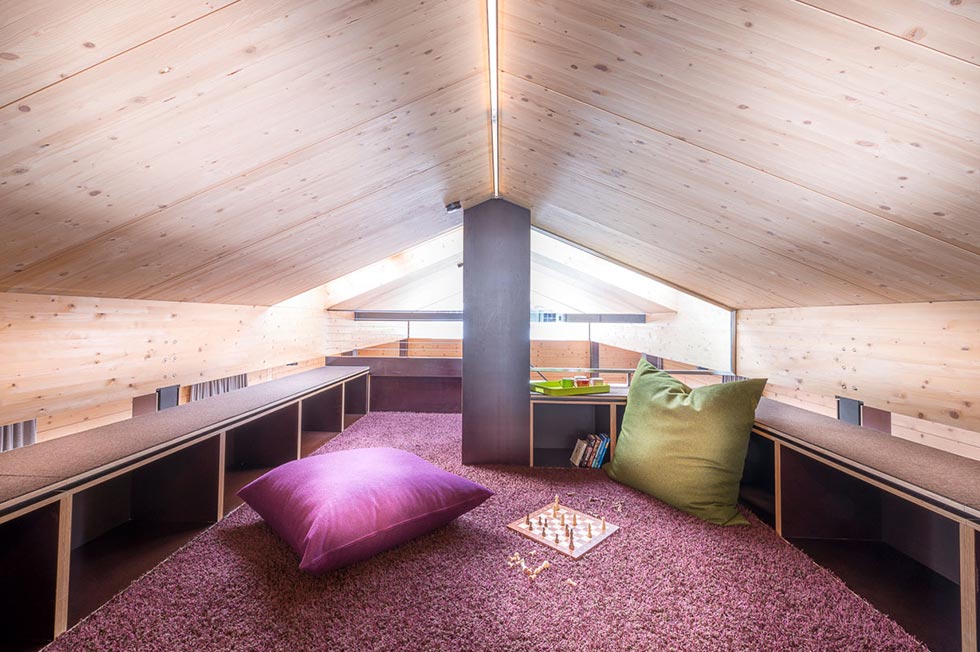 Chalet 685 play area in eaves